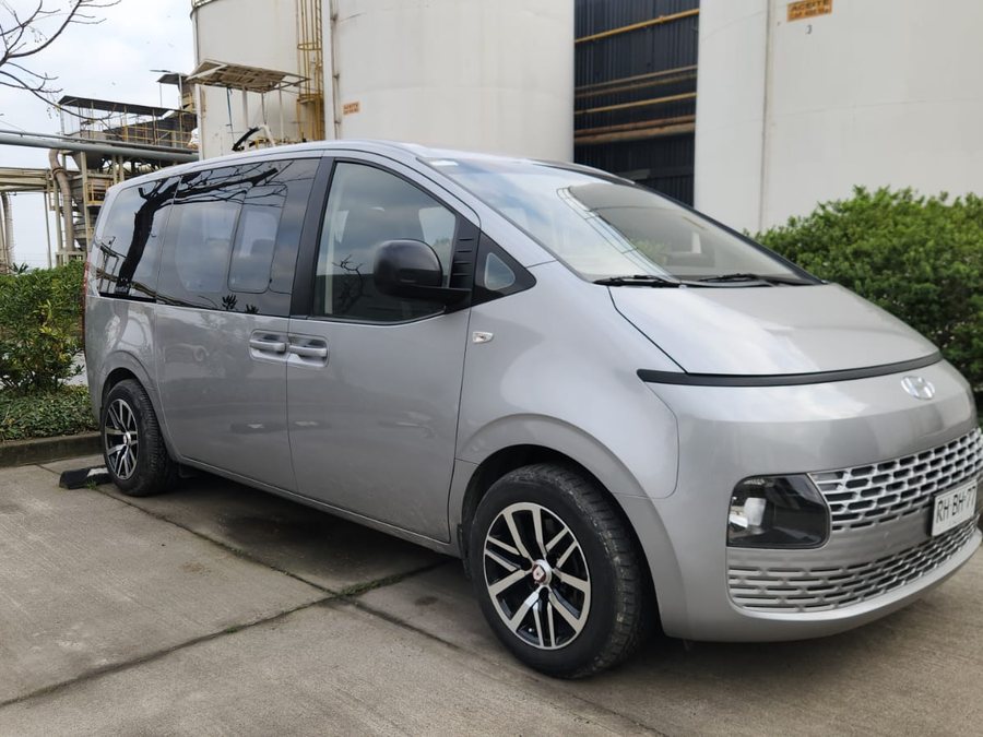 Minivan Staria